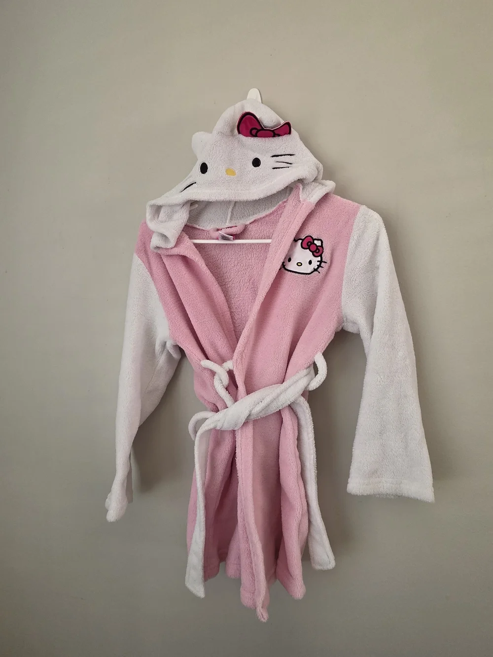 Hello Kitty Plush Hooded Kids Robe in Pink and White